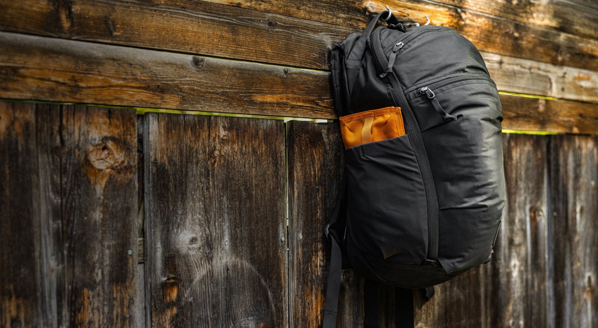 MOUNTAIN Panel Loader 22L - durable and water-resistant textile