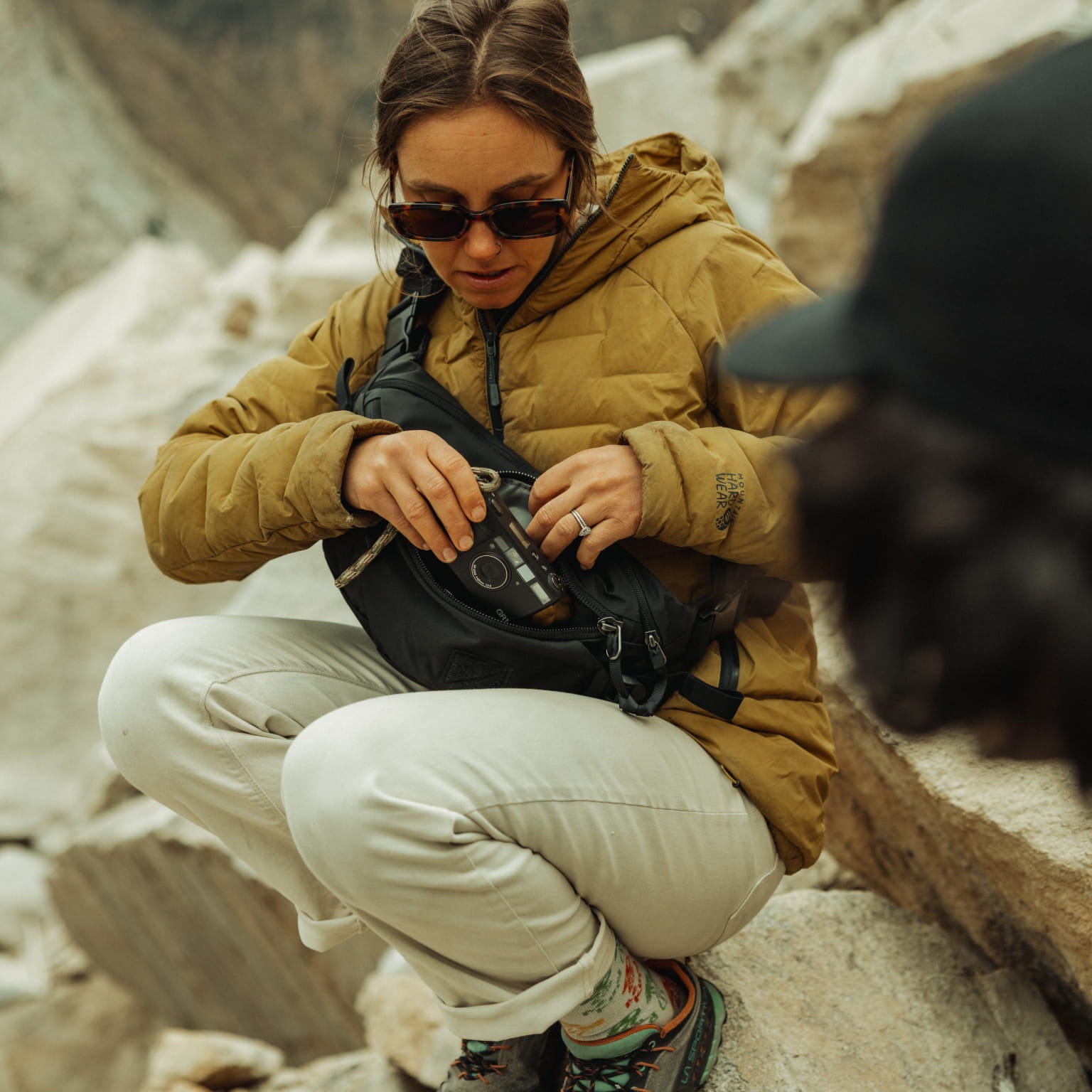 MOUNTAIN Hip Pack 3.5L Hiking with Camera in Bag [11003a-SBK]