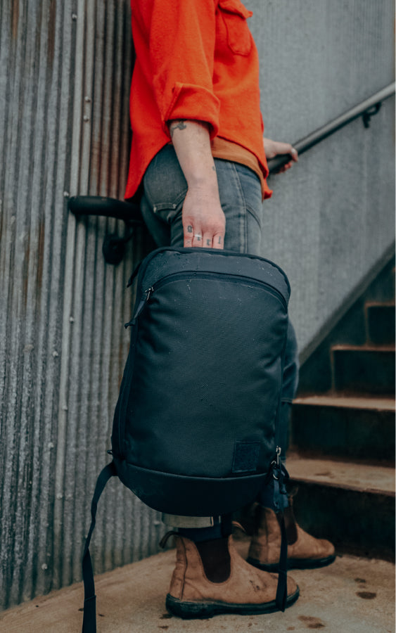 PANEL LOADER CLASSIC 20L - BLACK - URBAN CARRY SIMPLIFIED