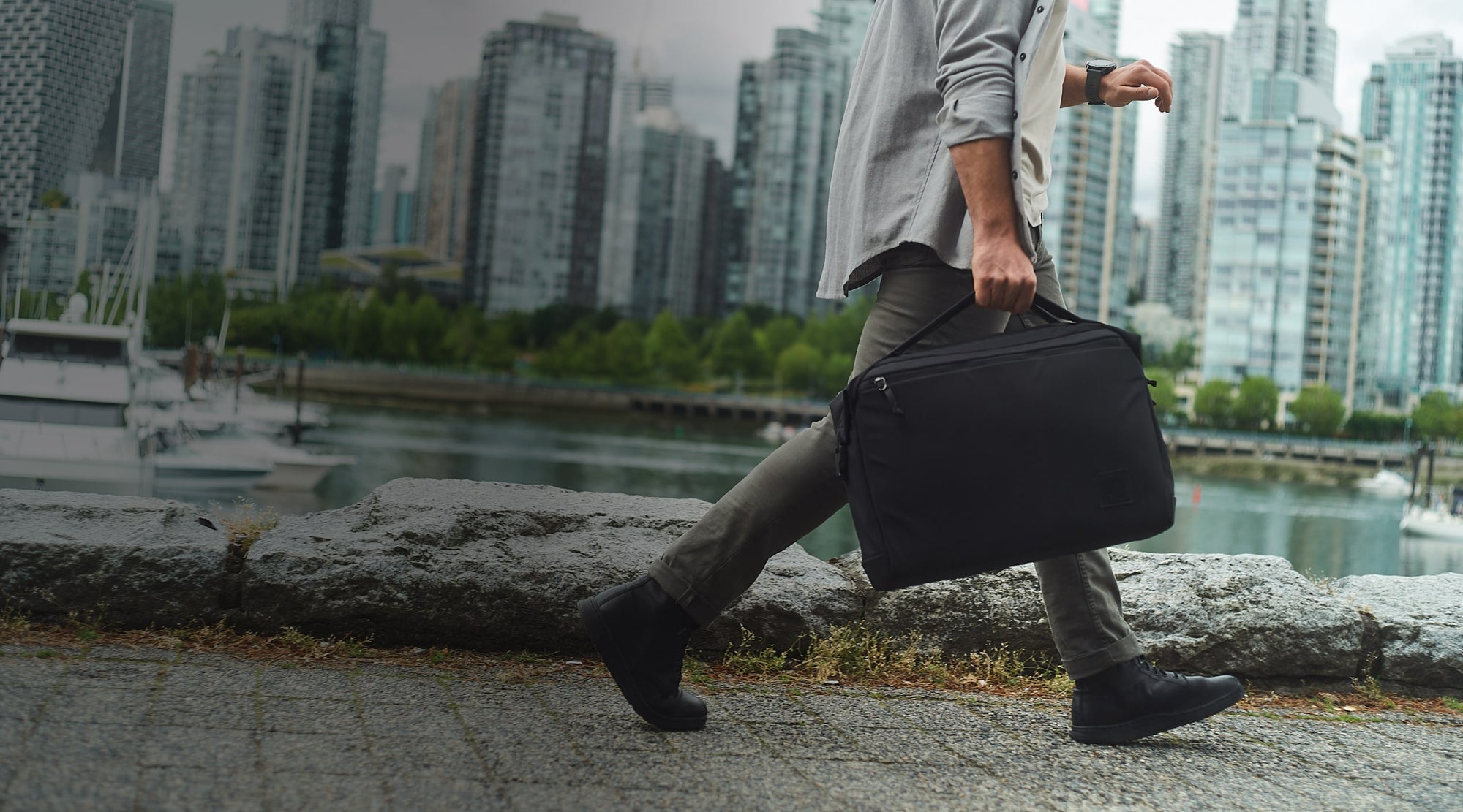 Transit Briefcase 20L - Solution Dyed Black - foam protection