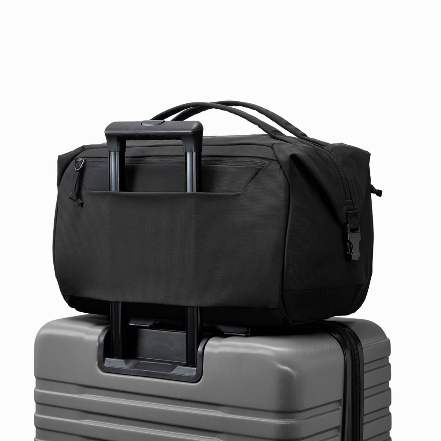 Transit Duffel 25L in Solution Dyed Black - luggage pass through [13023d-SBK]