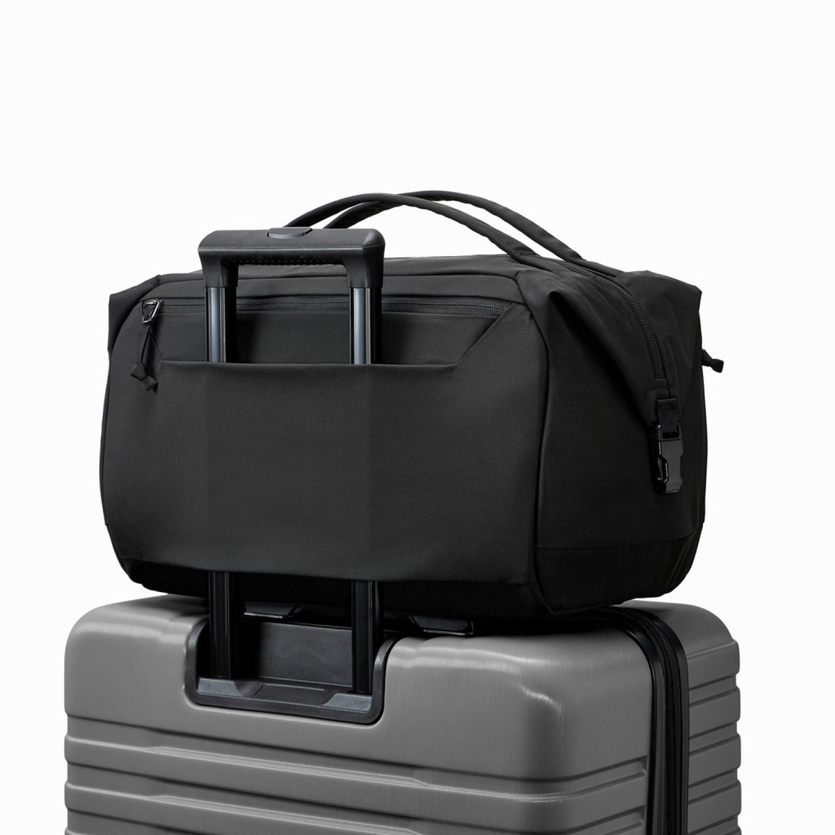 Transit Duffel 25L in Solution Dyed Black - luggage pass through