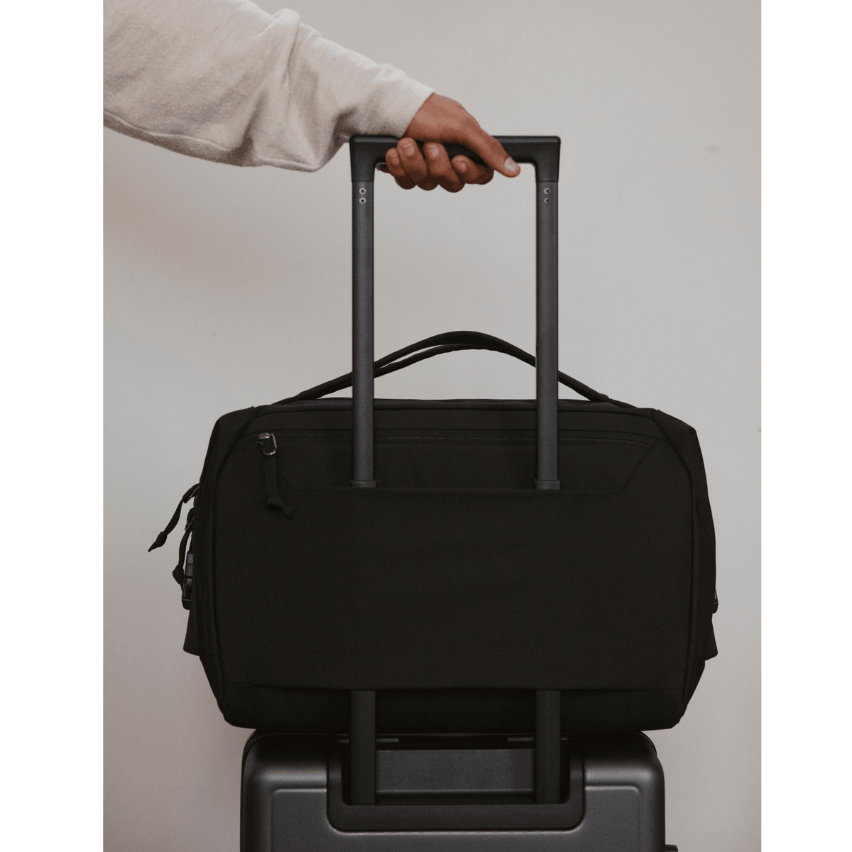 Transit Duffel 25L in Solution Dyed Black - luggage pass through