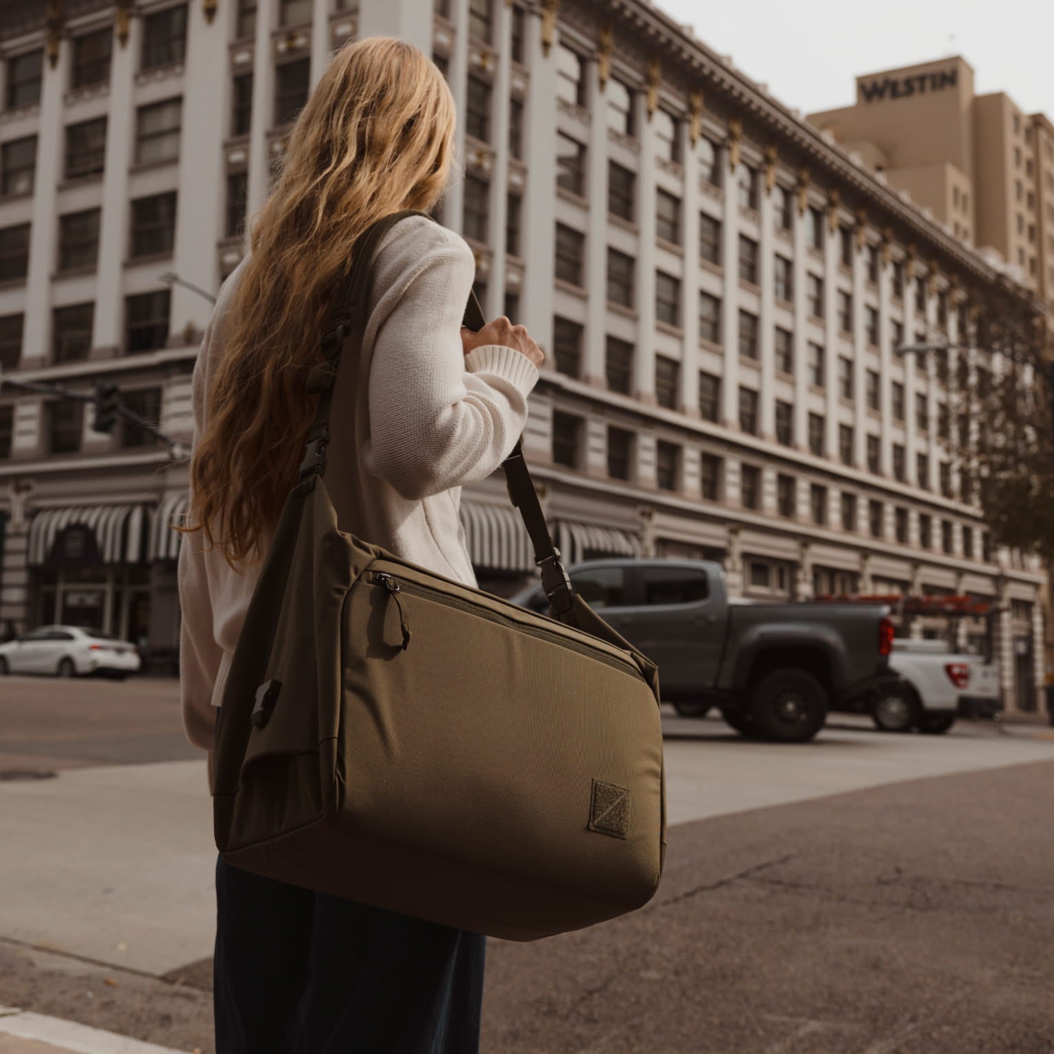 Transit Duffel 35L in OD Green street crossing [13014d-ODG]