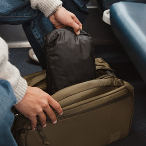 Transit Packing Cube 4L in Black going into TD25 in OD Green