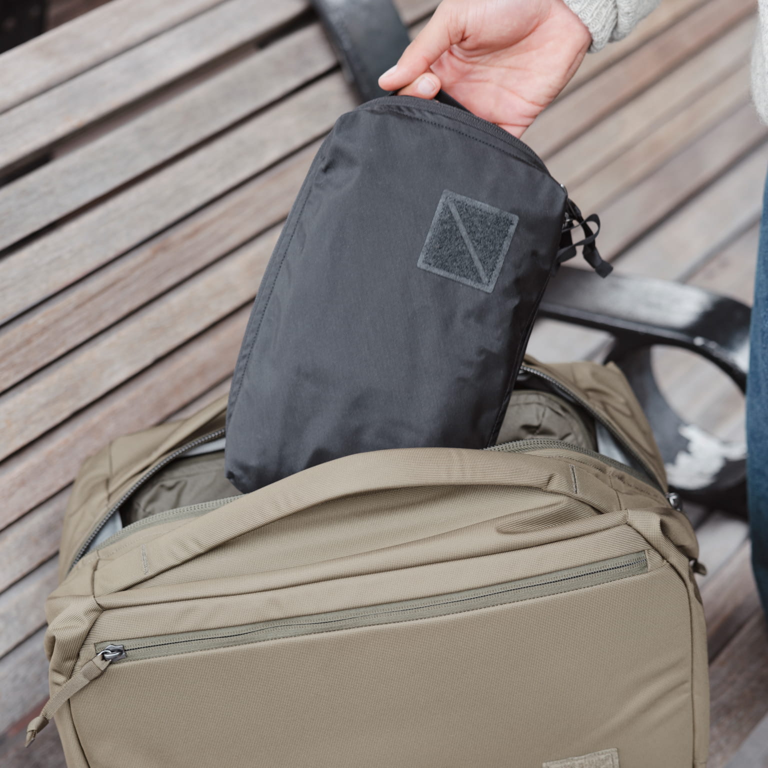 Transit Packing Cube 4L in Black - side handles [13026a-BLK]