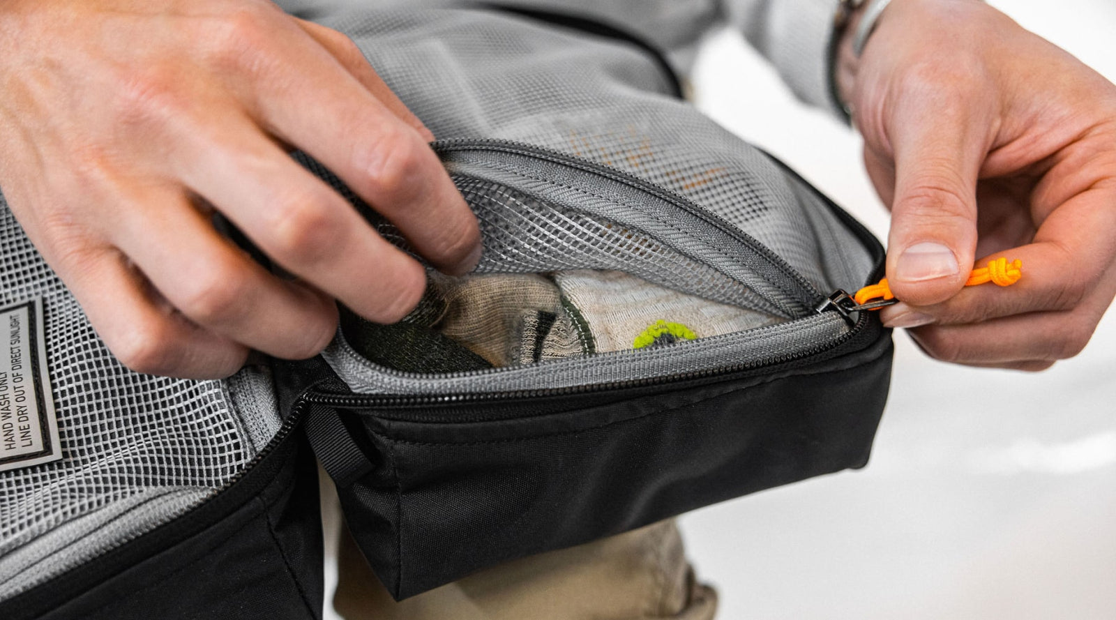 Transit Packing Cube memiliki resleting yang tidak tersangkut