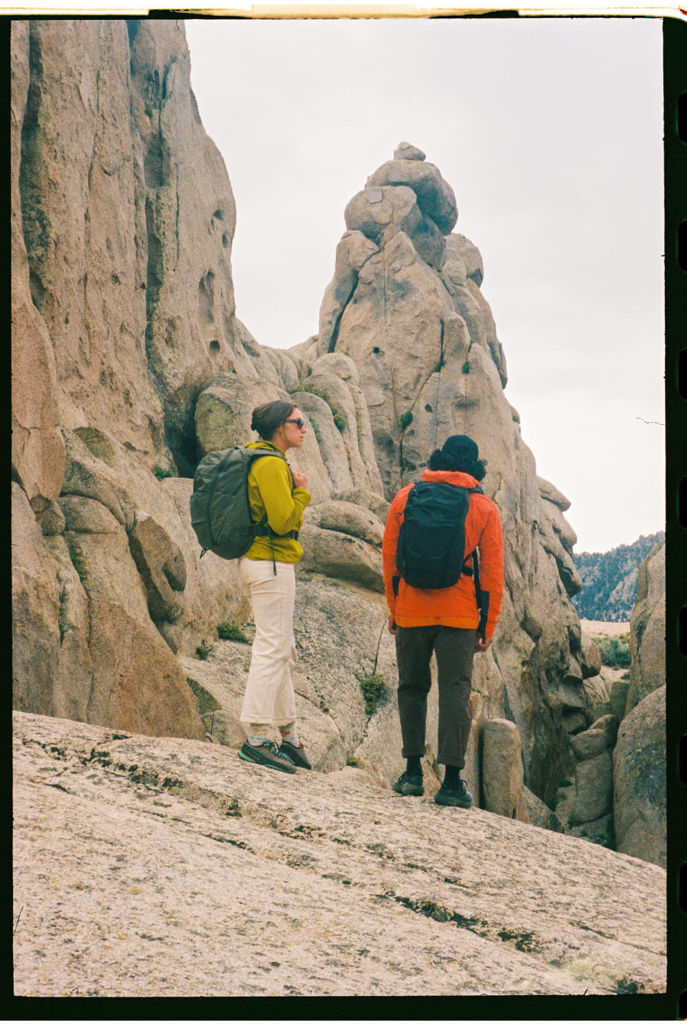 EVERGOODS Bishop Behind the Scenes Film Mountain Panel Loader 22L hiking viewpoint