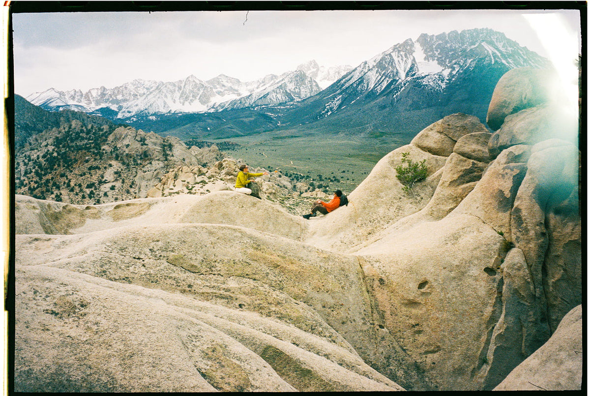 EVERGOODS Bishop Behind the Scenes Film Mountain Panel Loader 22L throwing apple lunch break