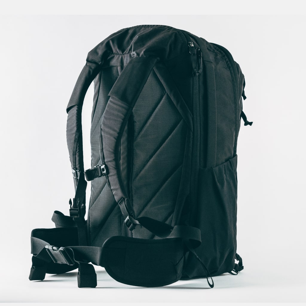 CIVIC Travel Bag 35L in solution dyed black