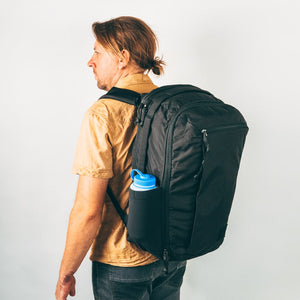 CIVIC Travel Bag 35L in solution dyed black - water bottle pocket